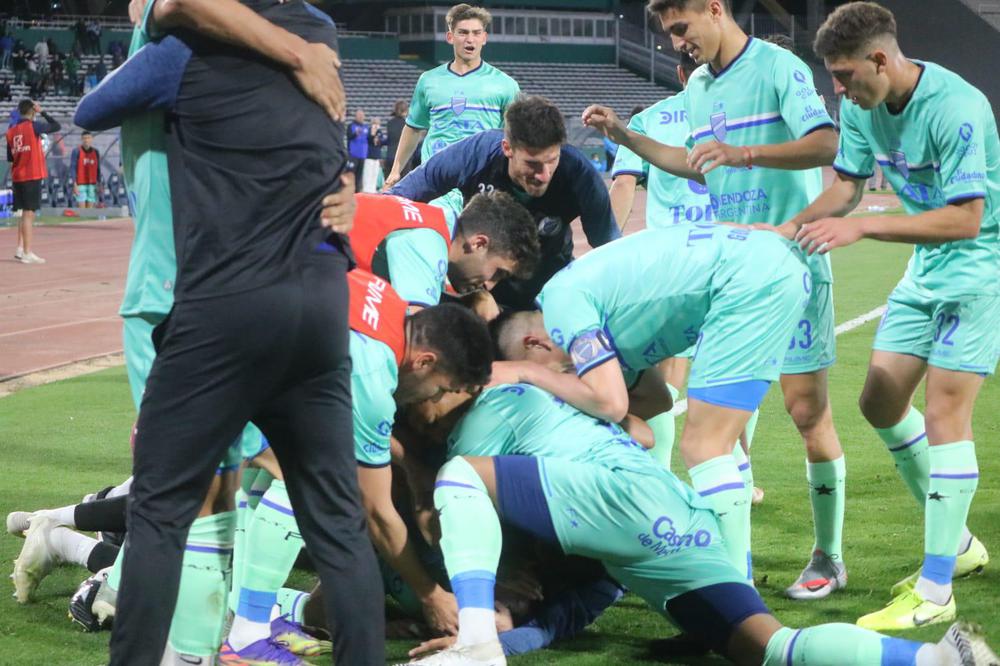 Copa Argentina, Godoy Cruz a cuartos, en Cordoba eliminó a Racing