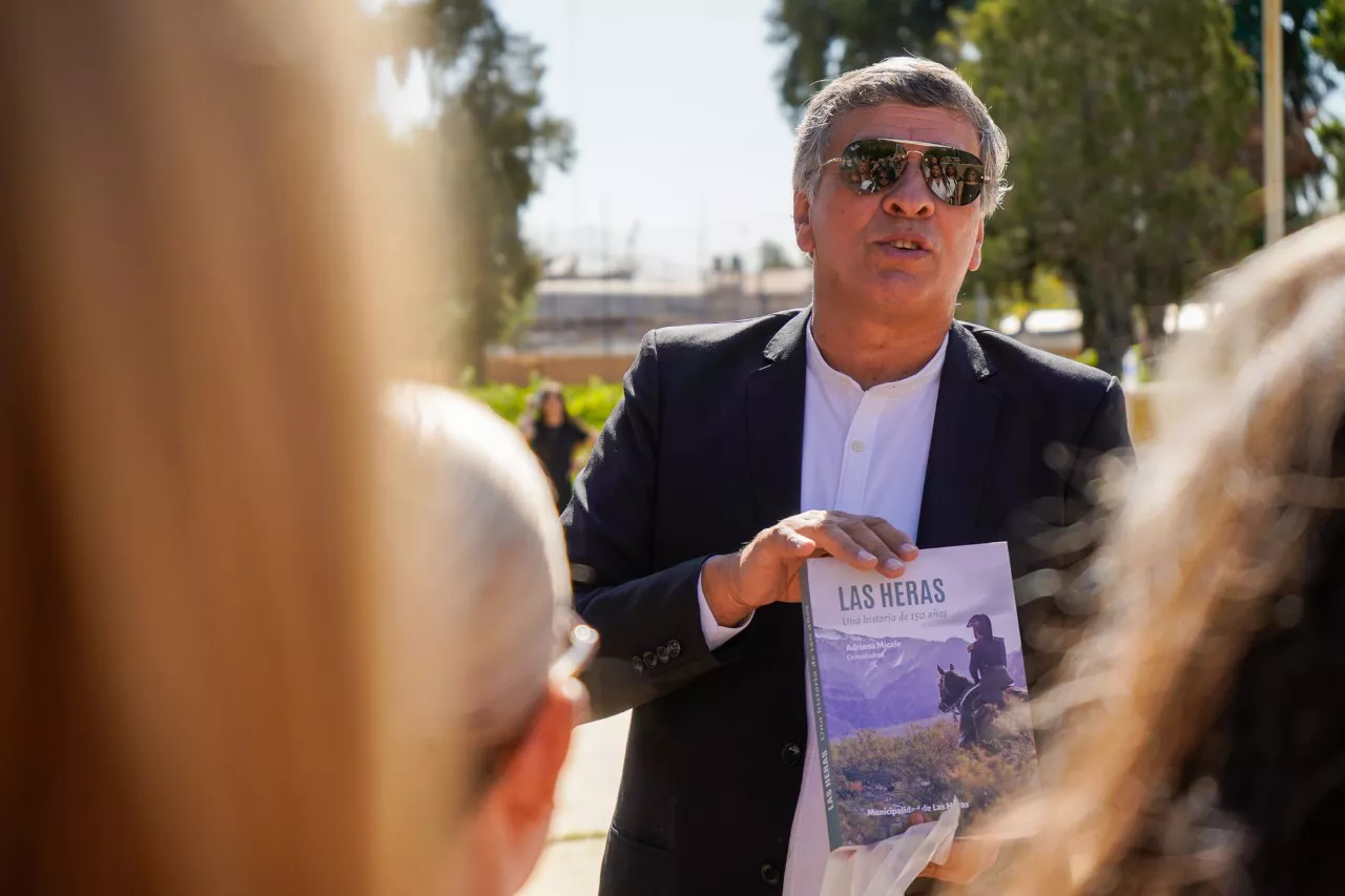 Las Heras, entrega de libros