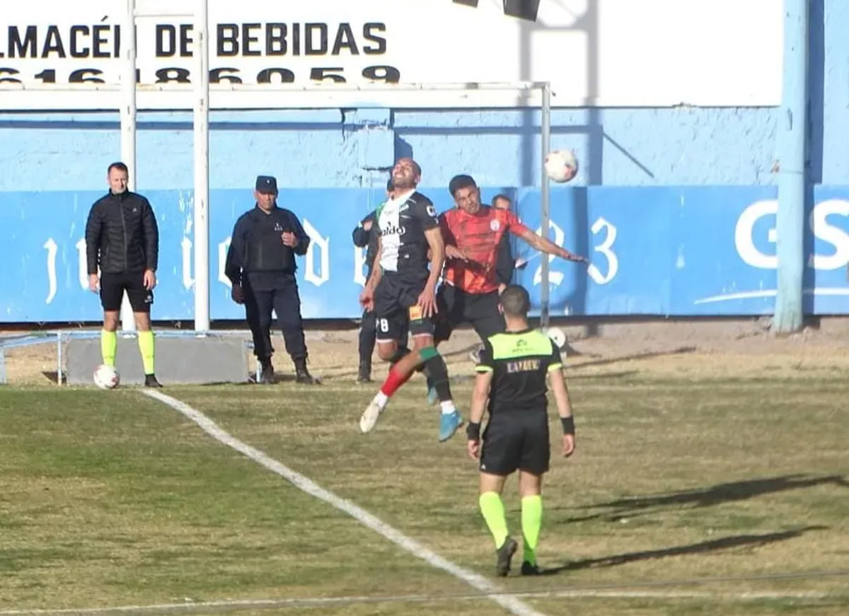 Federal A, Huracán Las Heras 2- Villa Mitre 1