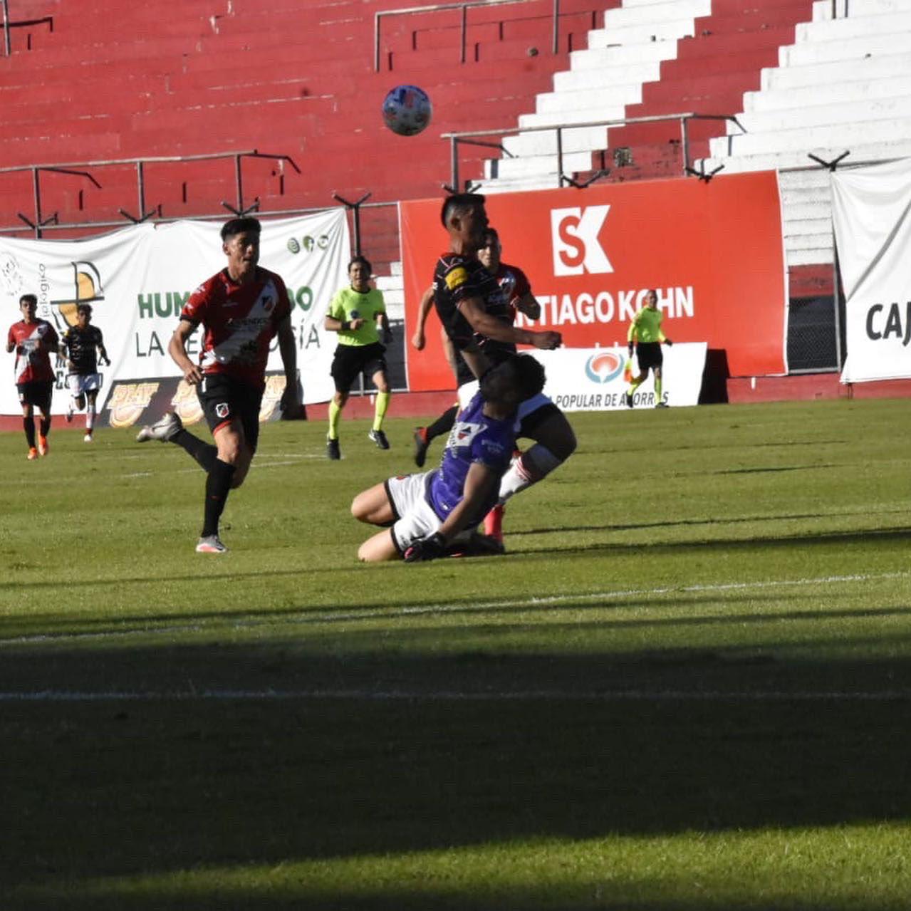 Juan Cruz Bolado, expulsado el arquero de Maipú
