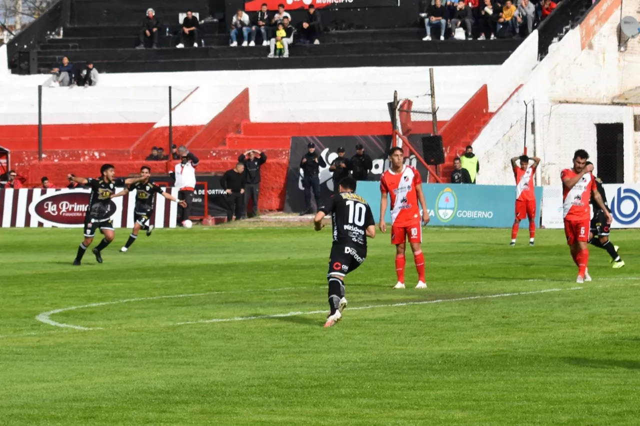 Ascenso, Maipú 0- Estudiantes de Caseros 1