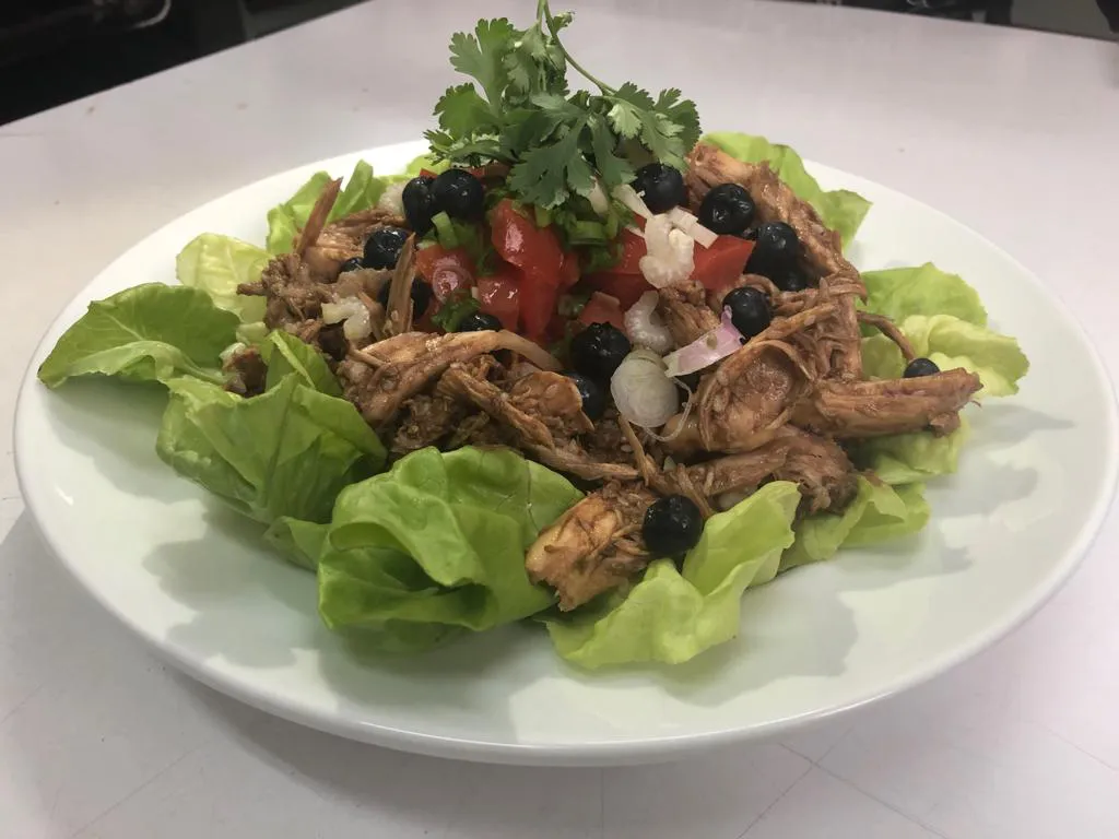 Ensalada de pollo y arroz yamaní