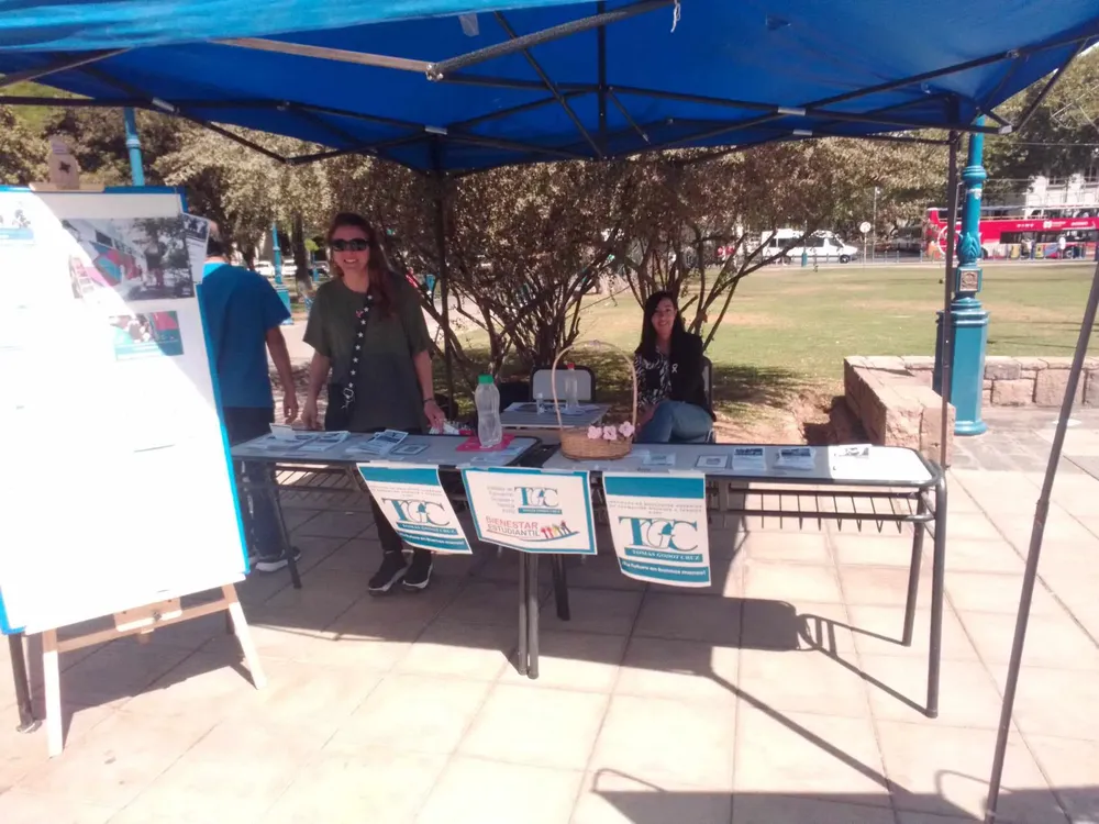 Salud, información gacebo plaza Independencia