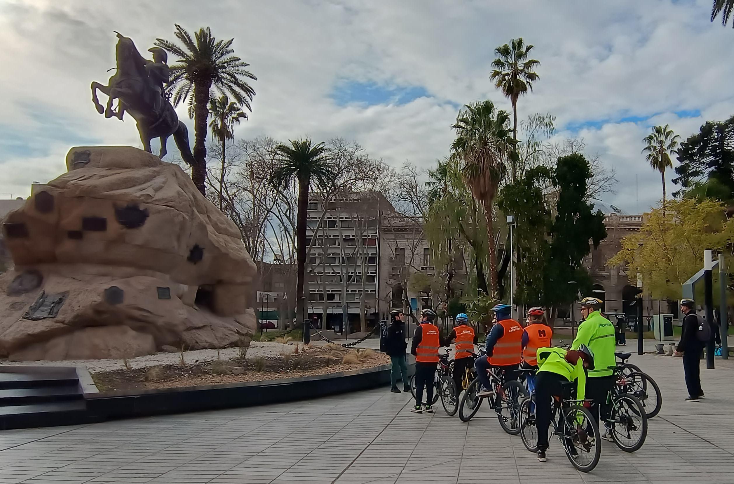 Ni a caballo ni en mula, en bici por las huellas de San Martín
