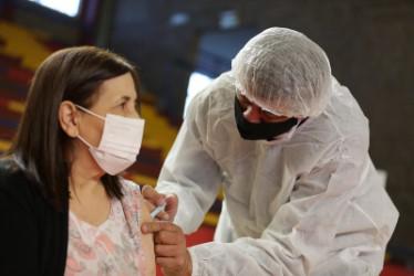 Vacunación en el Polimeni, Orozco medico e intendente