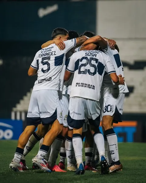 Godoy Cruz, Gimnasia y Esgrima, La Plata