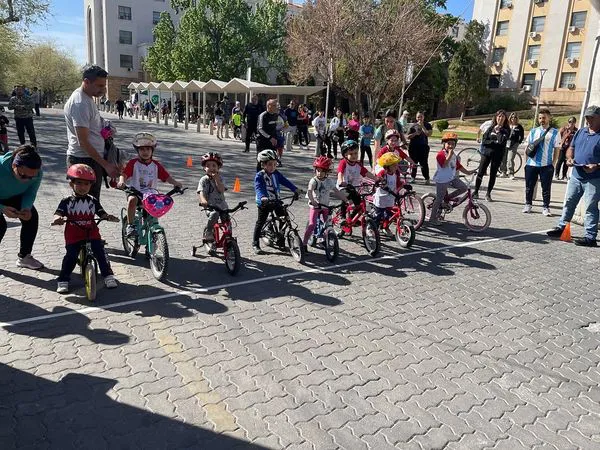 Ciclismo, provincial infantil,casa de gobierno