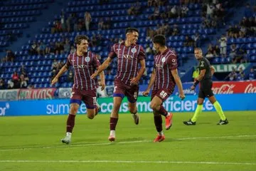 Godoy Cruz, Vélez Sarsfield, primer triunfo