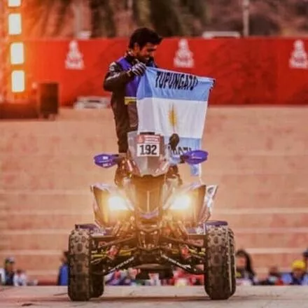 Dakar, el Gobernador felicitó al tupungatino Moreno