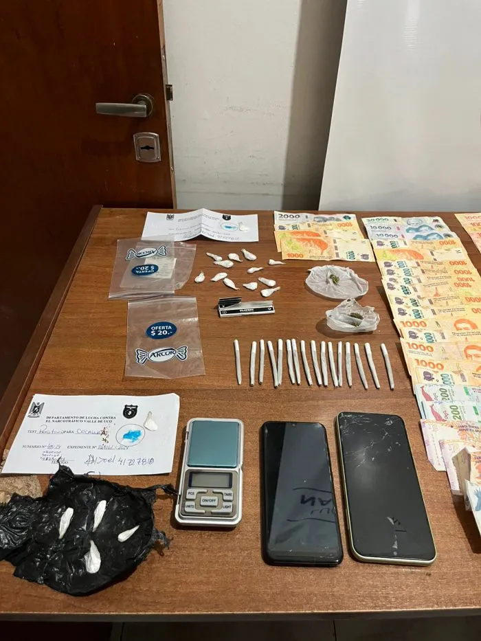 7efa3ede-b982-42ed-a6d7-620e792dab5d-700x933