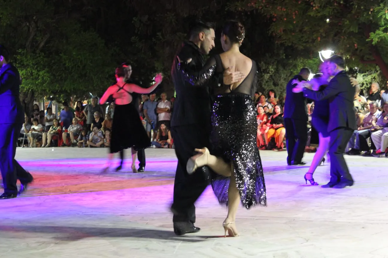 yendo-no-llegando-2-milonga-en-la-plaza