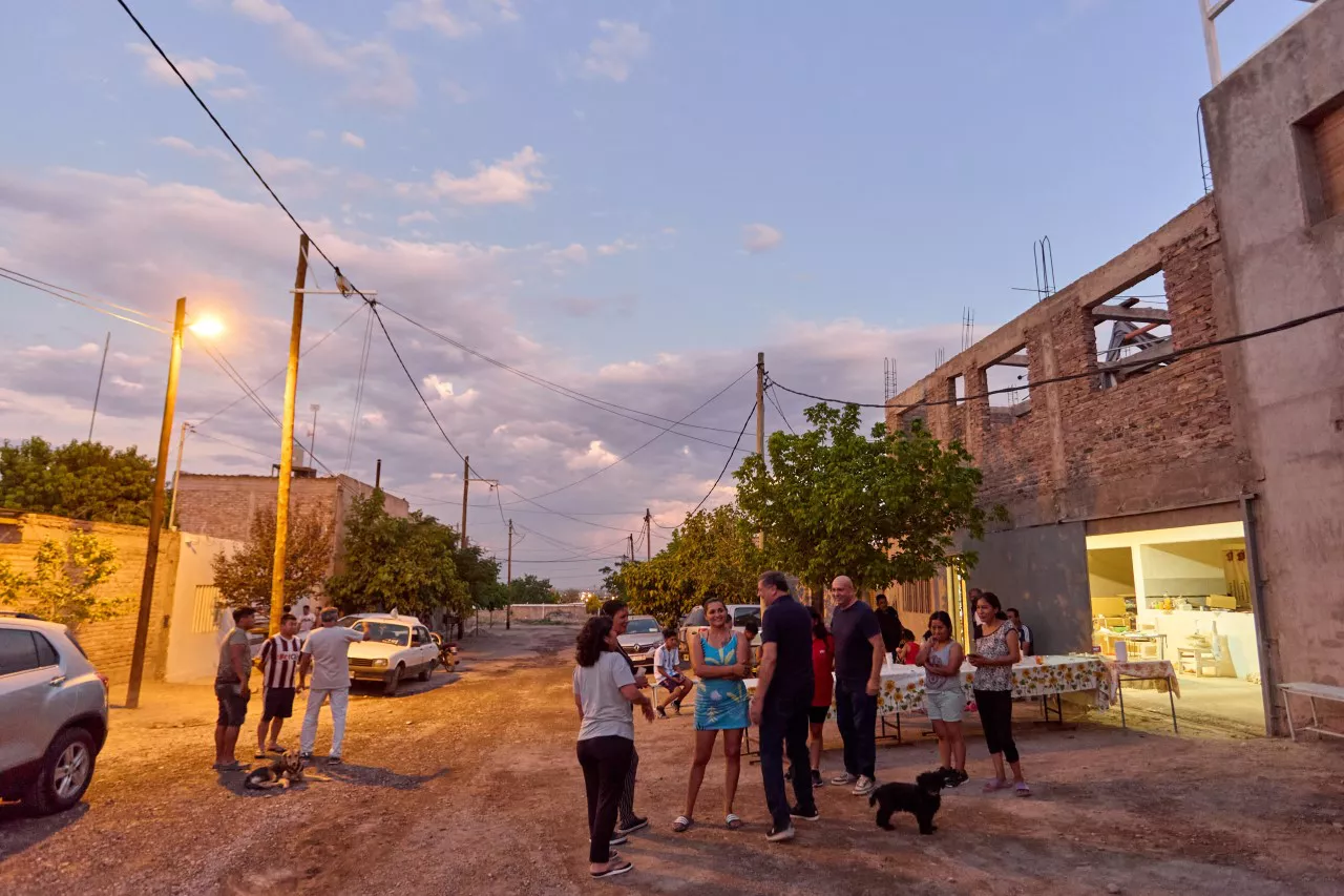 Las Heras, regularizan acceso al servicio eléctrico