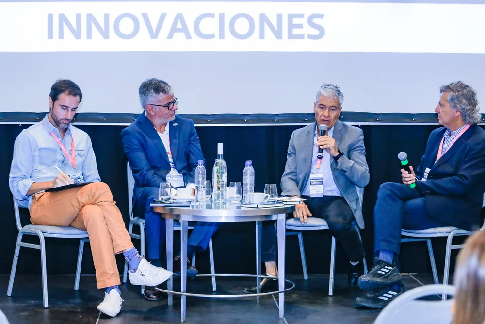 Fernando Buscema, Marcos Jofré, Hervé Birnie Scott y el periodista Mauricio Llaver