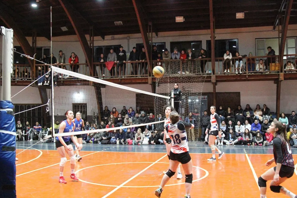 Voley, Regatas 3- Policial 0