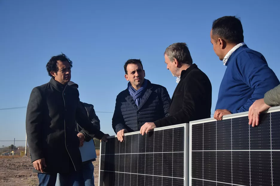 tadeo garcia zalazar en granja solar godoy cruz