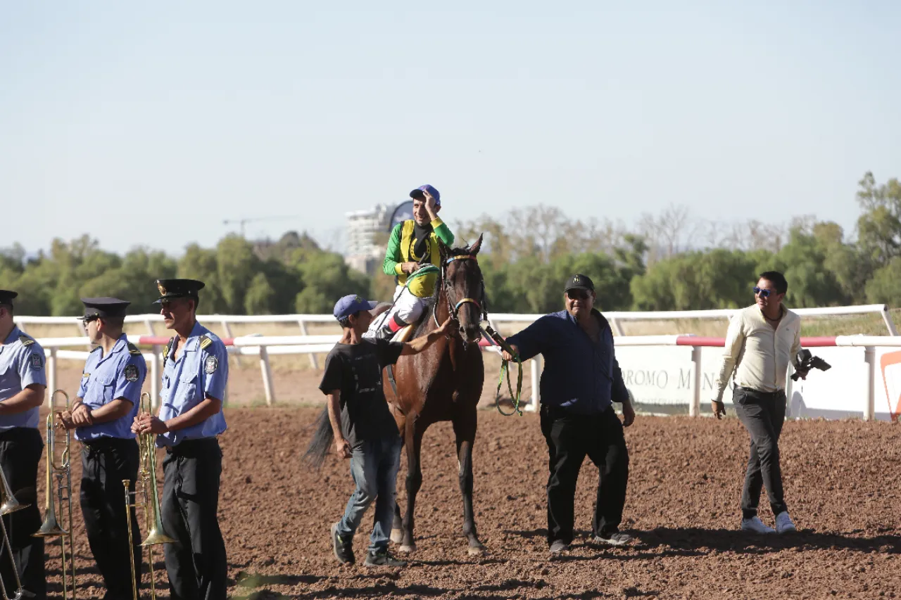 Turf, Clásico Vendimia, Code Breaker