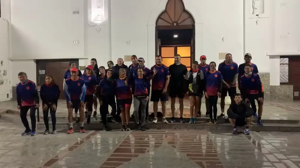 Jovenes a Renca trotando