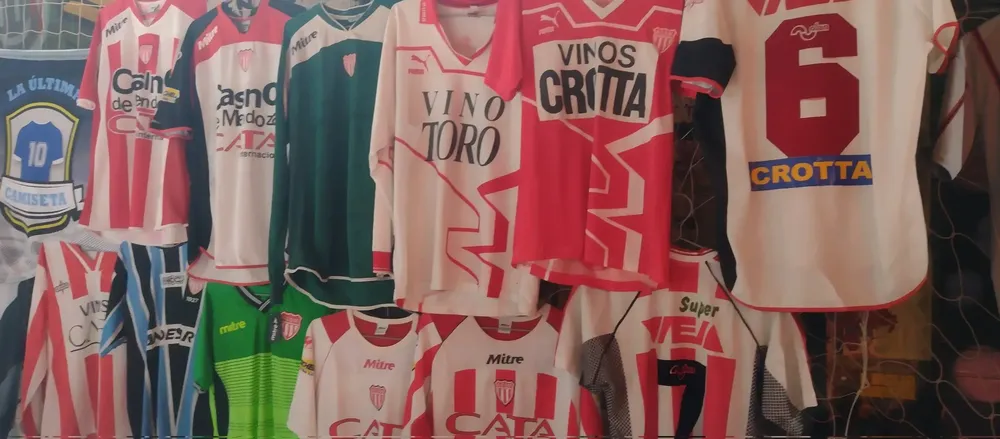 San Martin de Mendoza, camisetas