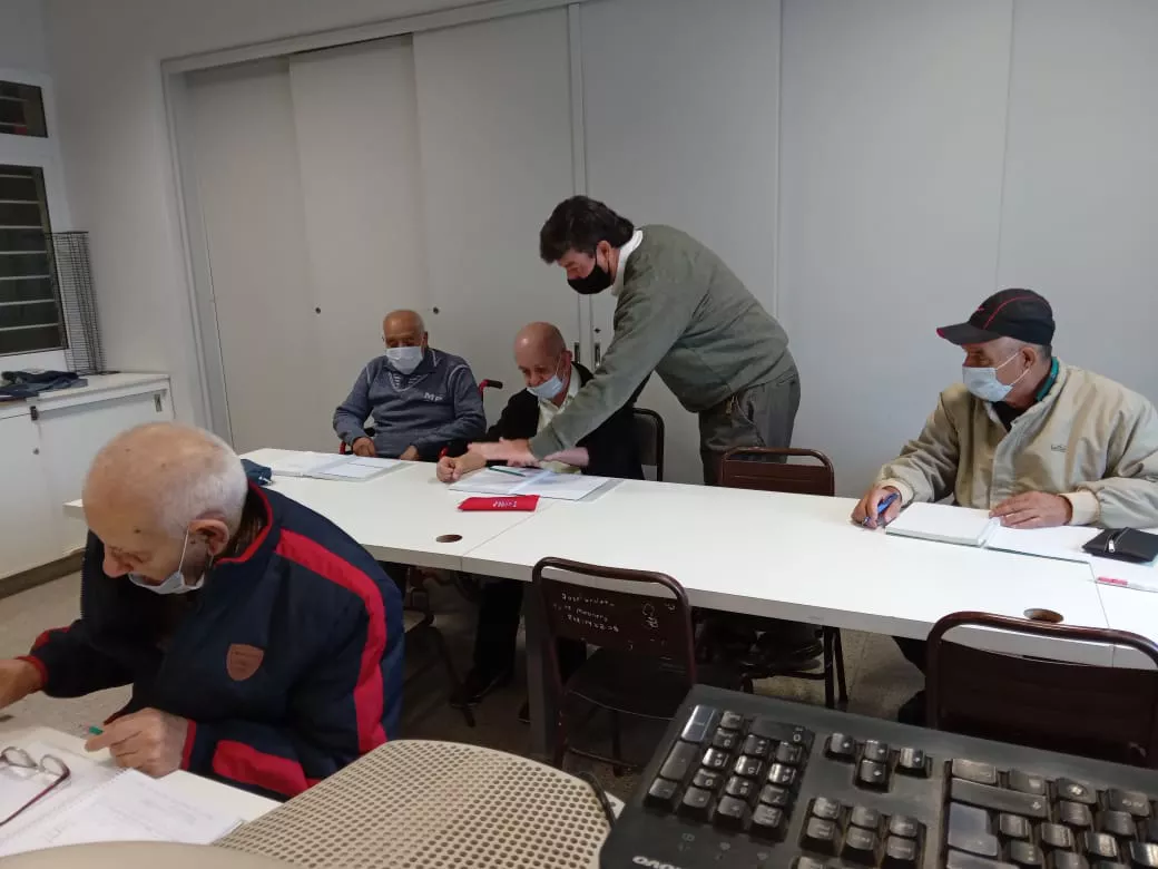 adultos mayores escuela