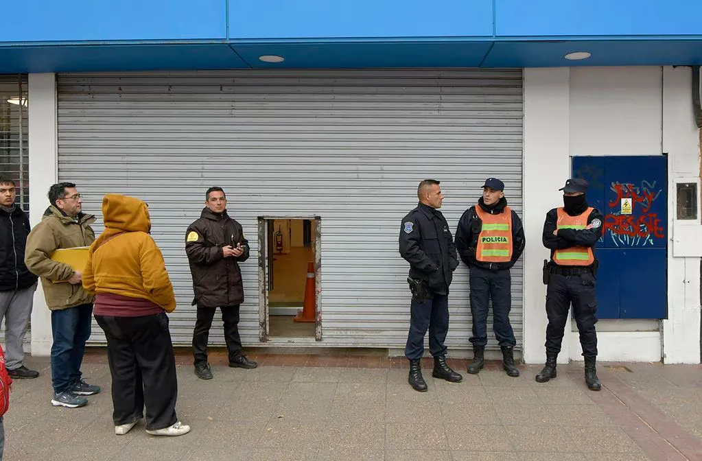 comercios persiana baja
