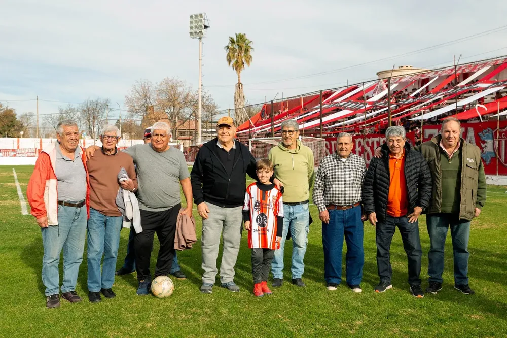 San Martin, Homanaje a los campeones de 1975