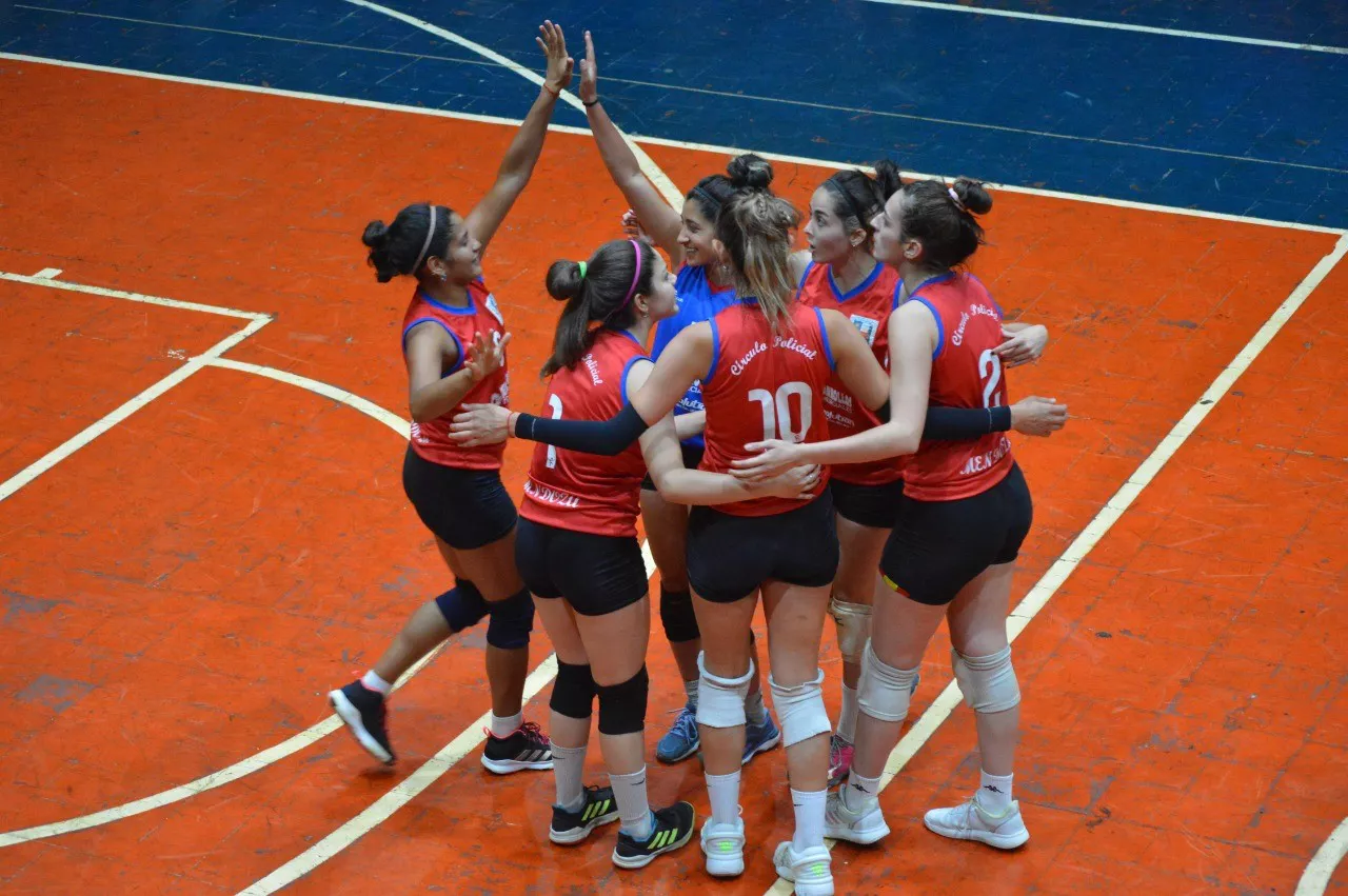Voley, Policial no tuvo compasón de Porrres