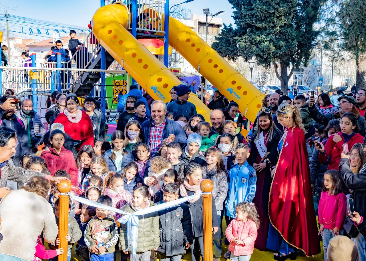 Plaza 12 de Febrero Maipú 3