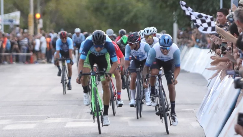 Grand Prix, Leo Cobarrubia, ganador 1ra etapa