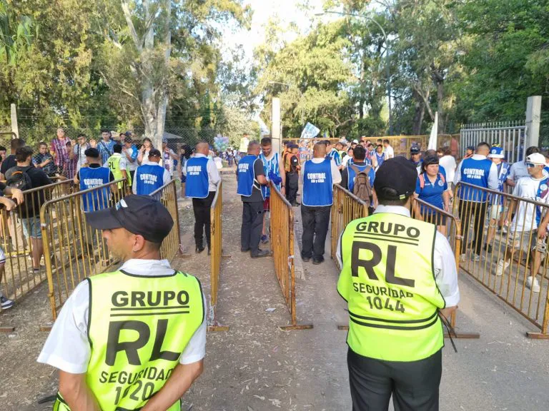 Tribuna segura, derecho de admisión
