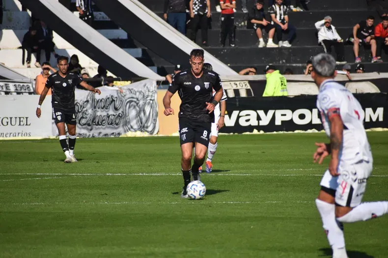Gimnasia y Esgrima, Chacarita Juniors