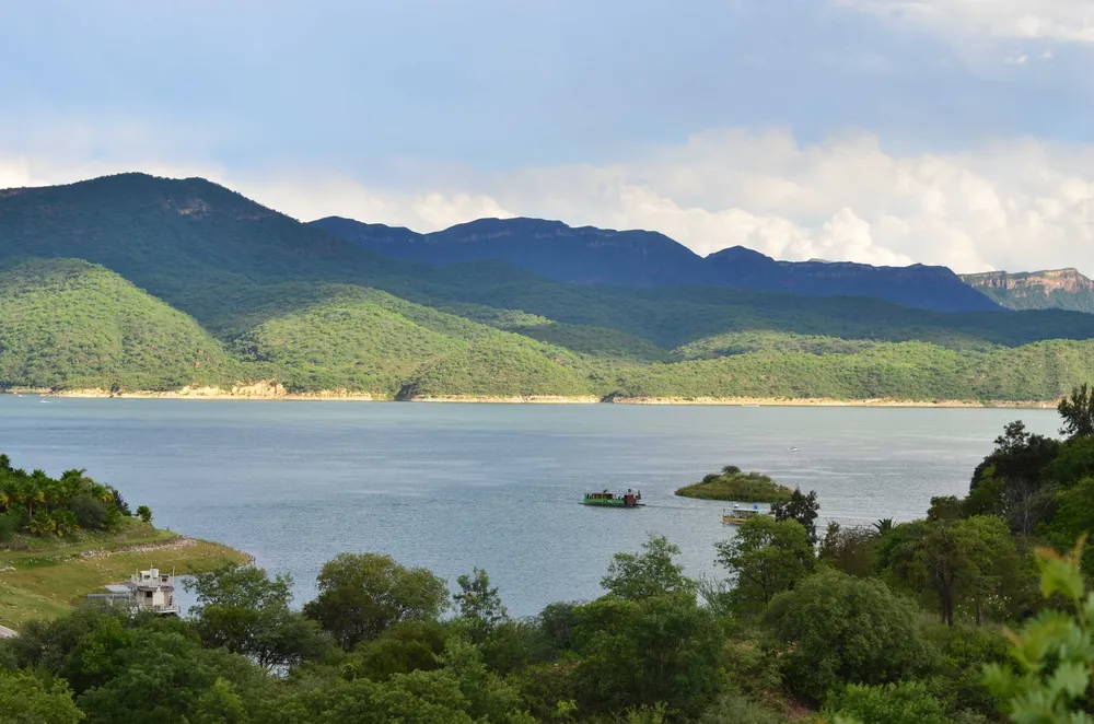 LAGO CABRA CORRAL