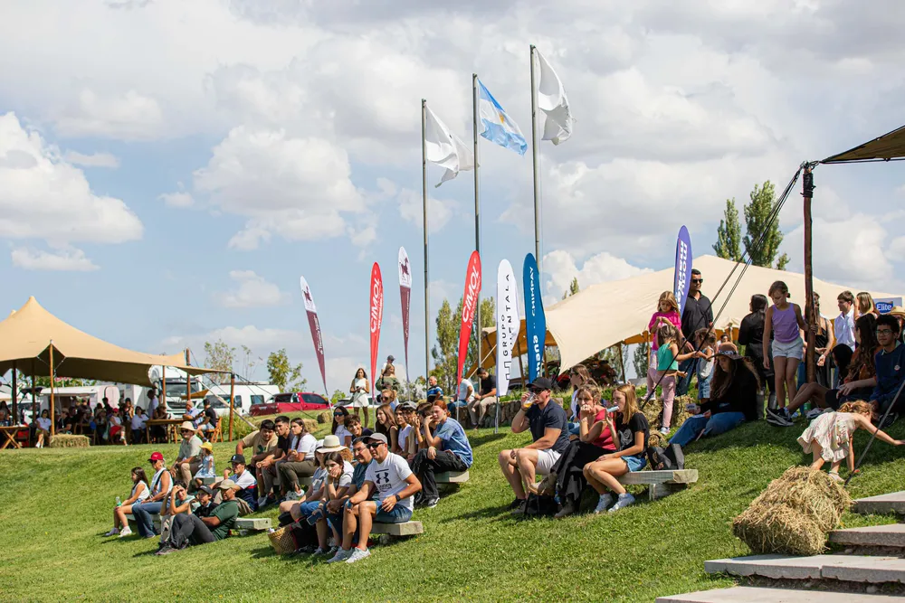 Las tribunas, colmadas de apasaionados por los saltos hípicos