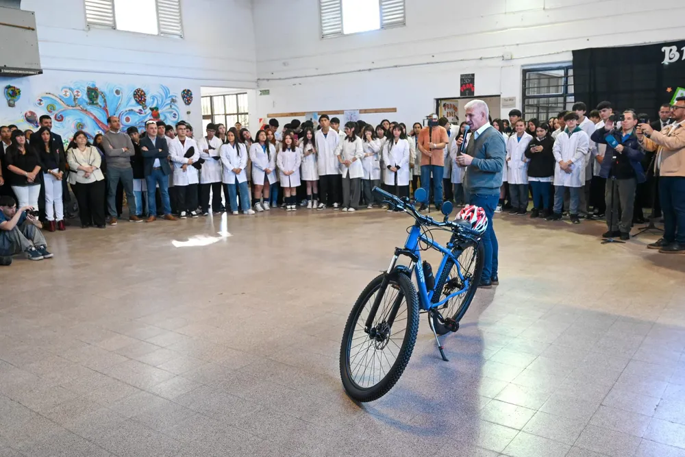Poggi entrega tubi