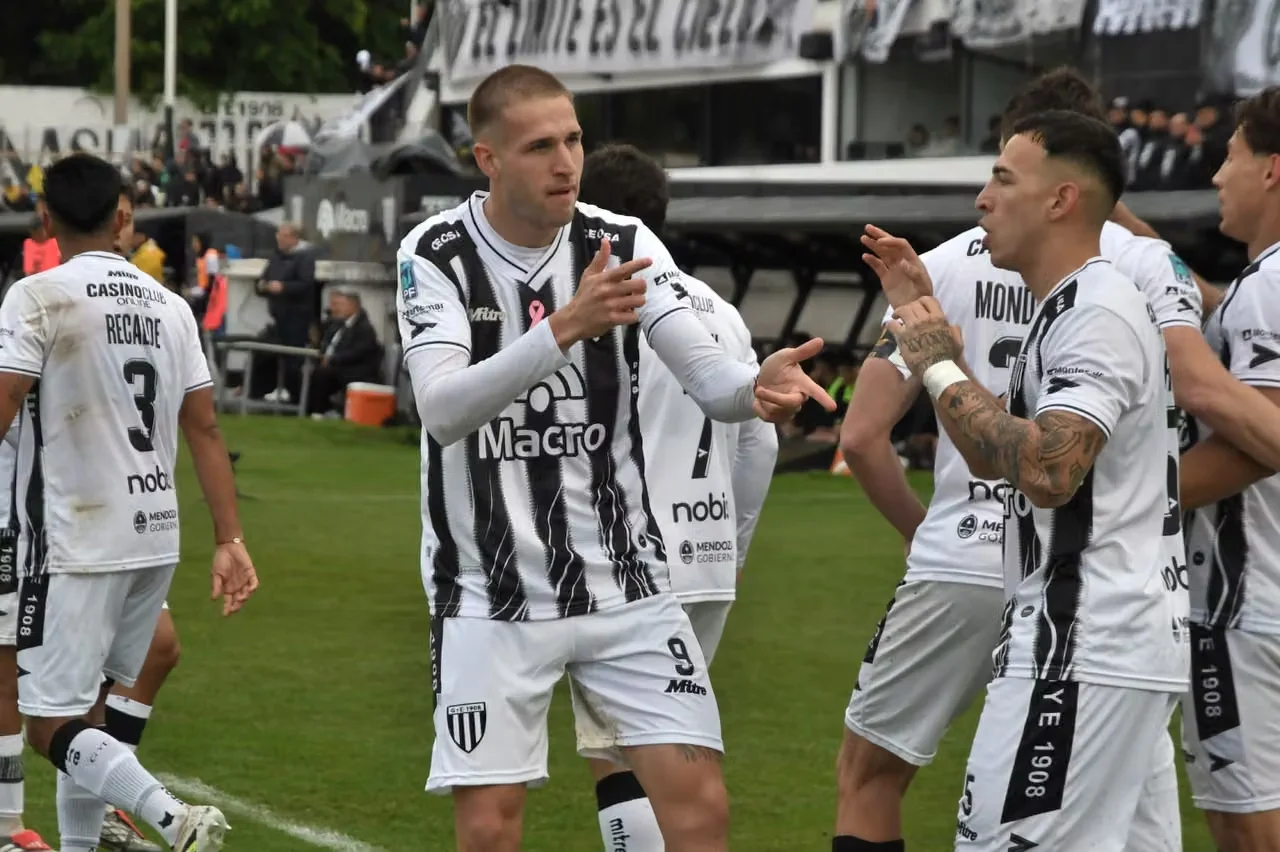 Gimnasia y Esgrima, Platense, Módica goleador