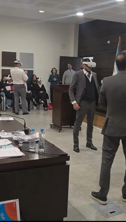 Voluntarios-utilizando-los-lentes-de-realidad-virtual