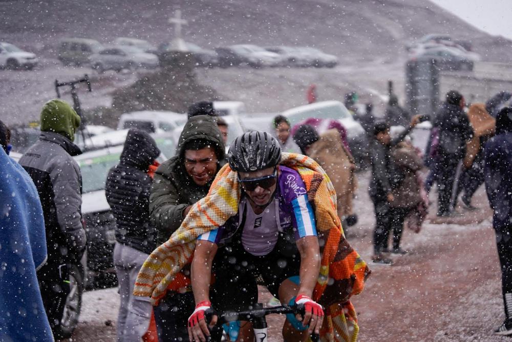 Vuelta 2024, etapa bajo la nieve
