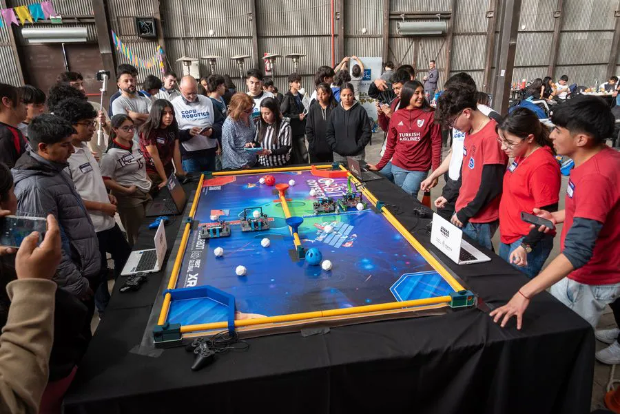 escuela-jose-de-san-martin-paso-a-la-final-del-concurso-copa-robotica-2025-4