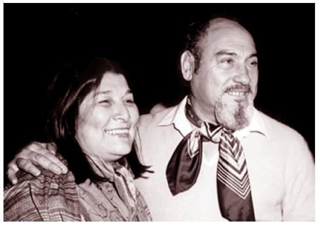 Tejada Gómez junto a Mecedes Sosa