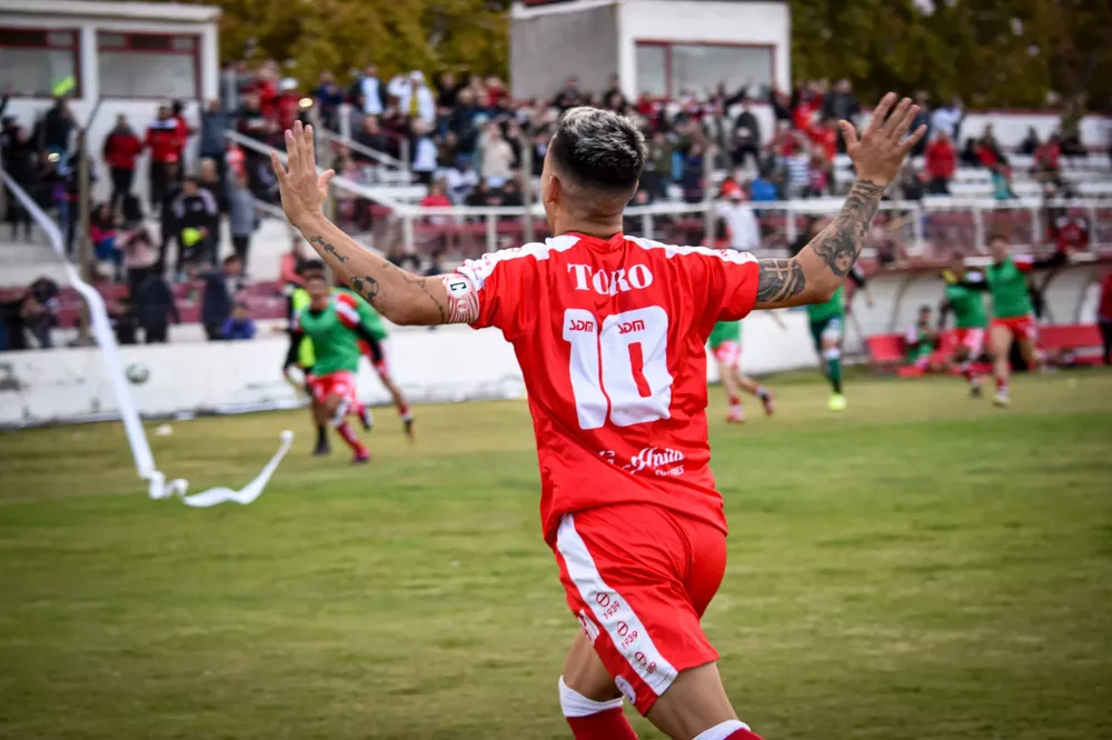 Federal A, Huracán LH 2- Peñarol 1
