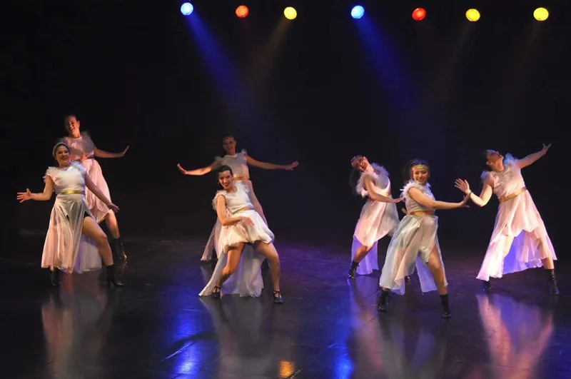 Colgadísimas La Saga 20 años cuerpo de baile ph gentileza