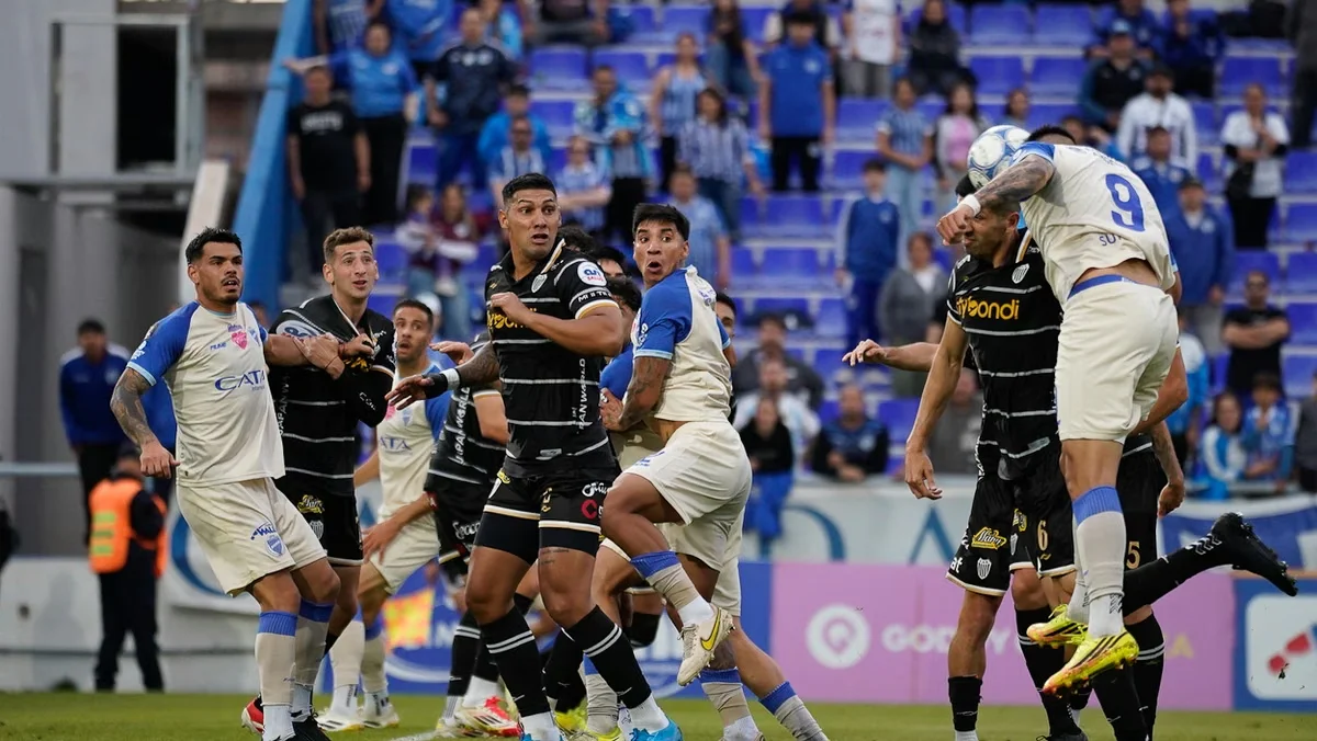 Godoy Cruz, Estudiantes de Caseros