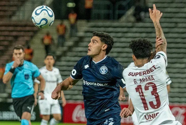 Independiente Rivadavia, Fluminense