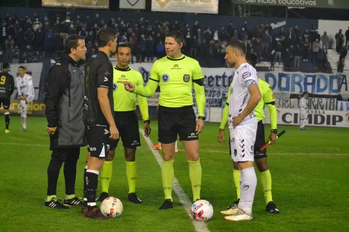 Primera Nacional, Quilmes 0- Gimnasia 0