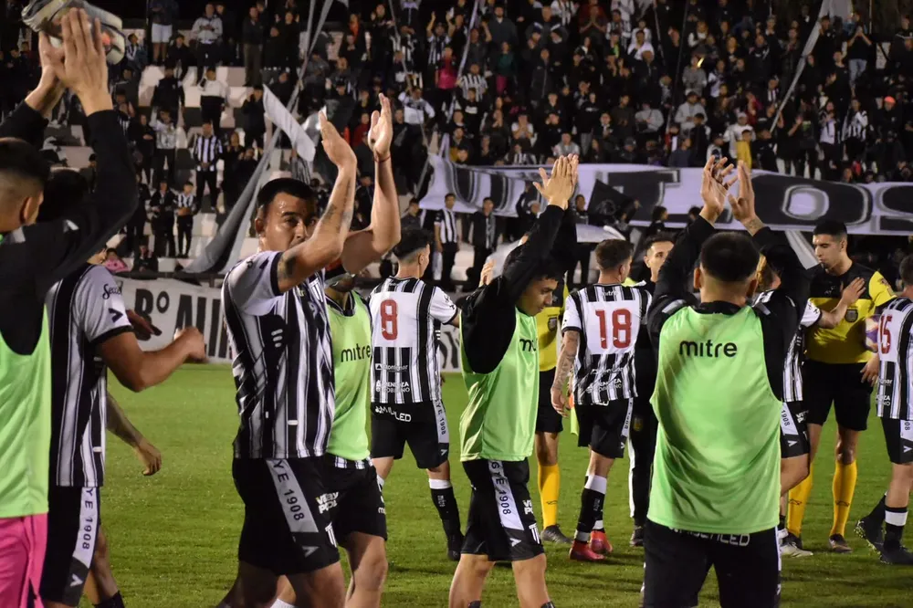 Nacional, Gimnasia, Estudiantes Rio IV