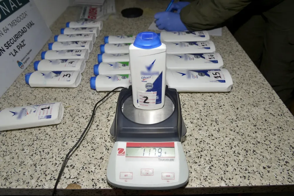 mendoza_cocaina_en_recipientes_talco_5