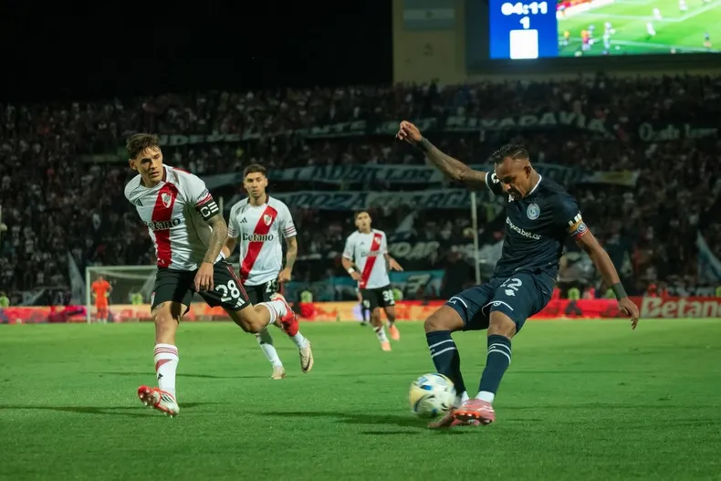 Independiente Rivadavia, River Plate, Malvinas Argentinas