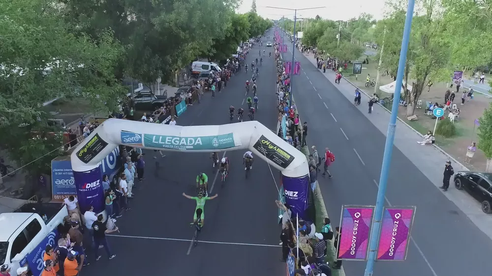 Prólogo-de-la-Vuelta-de-Mendoza-2023-en-Godoy-Cruz-aéreas-drone-5