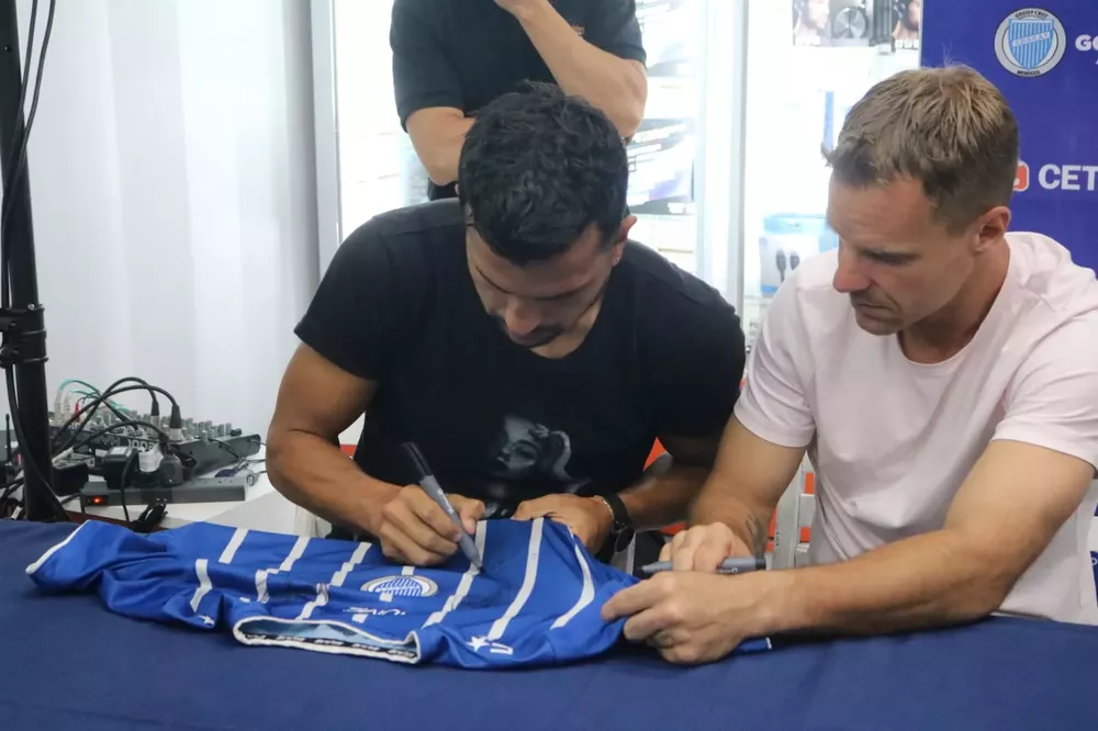 Godoy Cruz, firma de camisetas