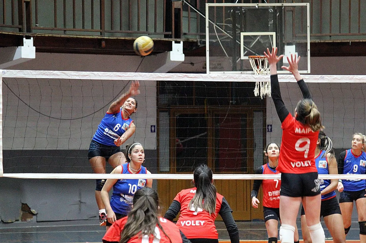 Voley, Polcial 3 Maipú 0