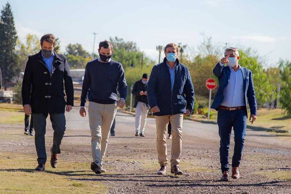 Isgro, Martínez, Suarez y Bragagnolo en la recorrida por los nuevos parques
